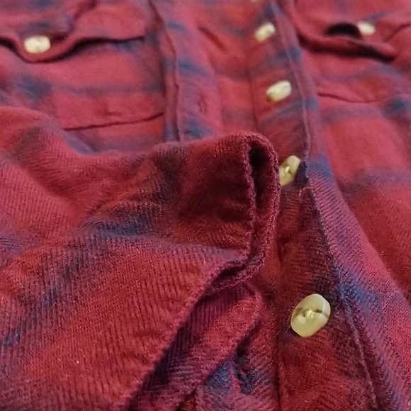 🥰SOFT🥰 Plaid Flannel w/ Hood! - Picture 3 of 8